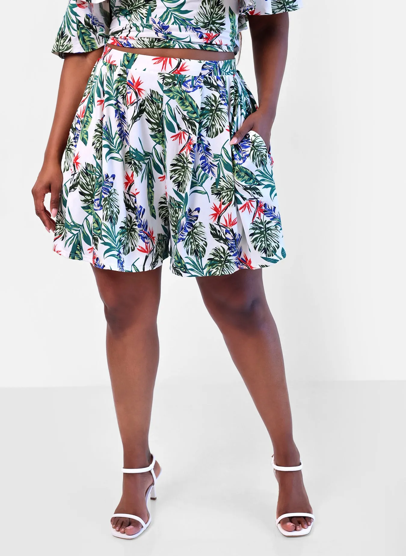 Canopy Tropical Print Wide Leg Shorts w. Pockets