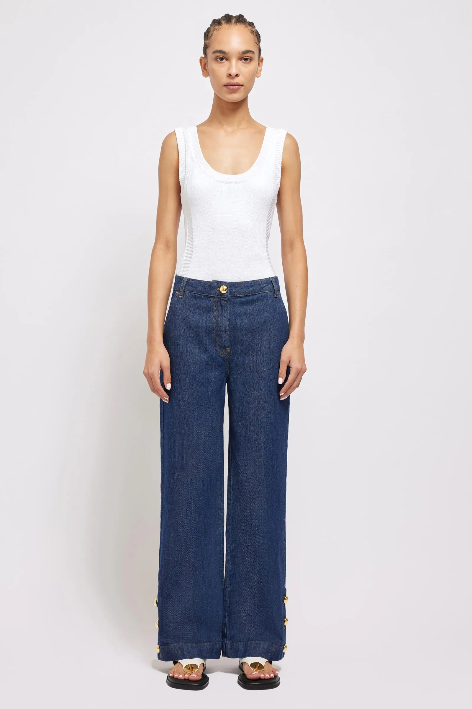 Hyra Buttoned Hem Jeans