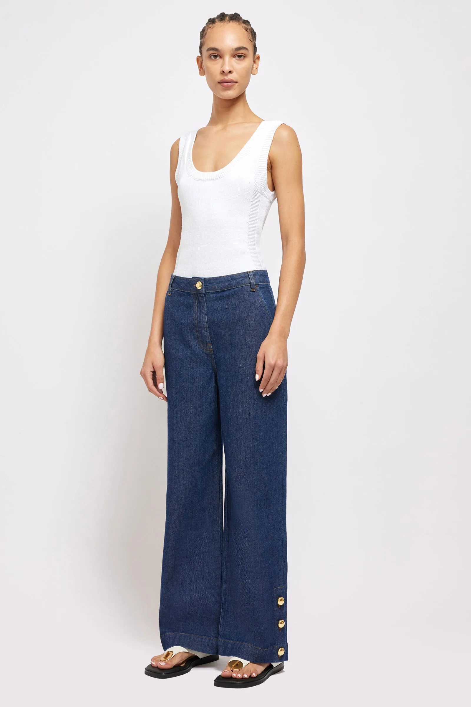 Hyra Buttoned Hem Jeans