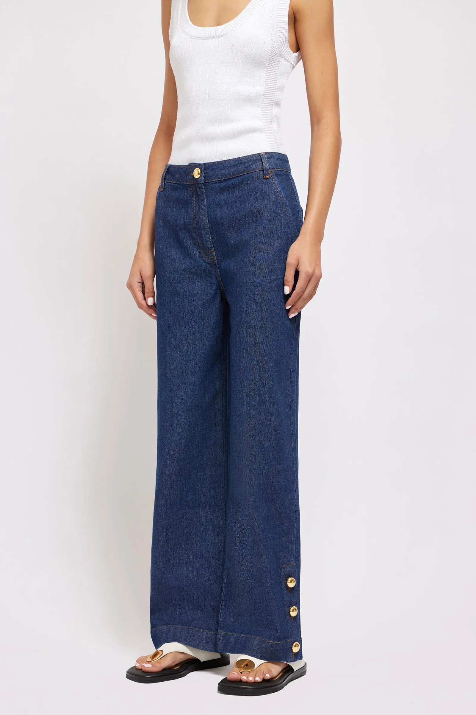 Hyra Buttoned Hem Jeans