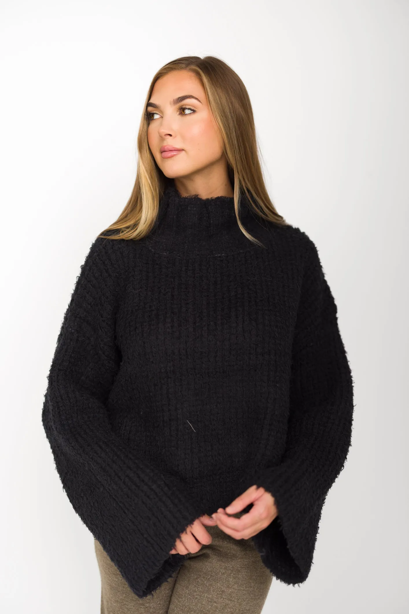 Lexia Pullover Sweater in Black