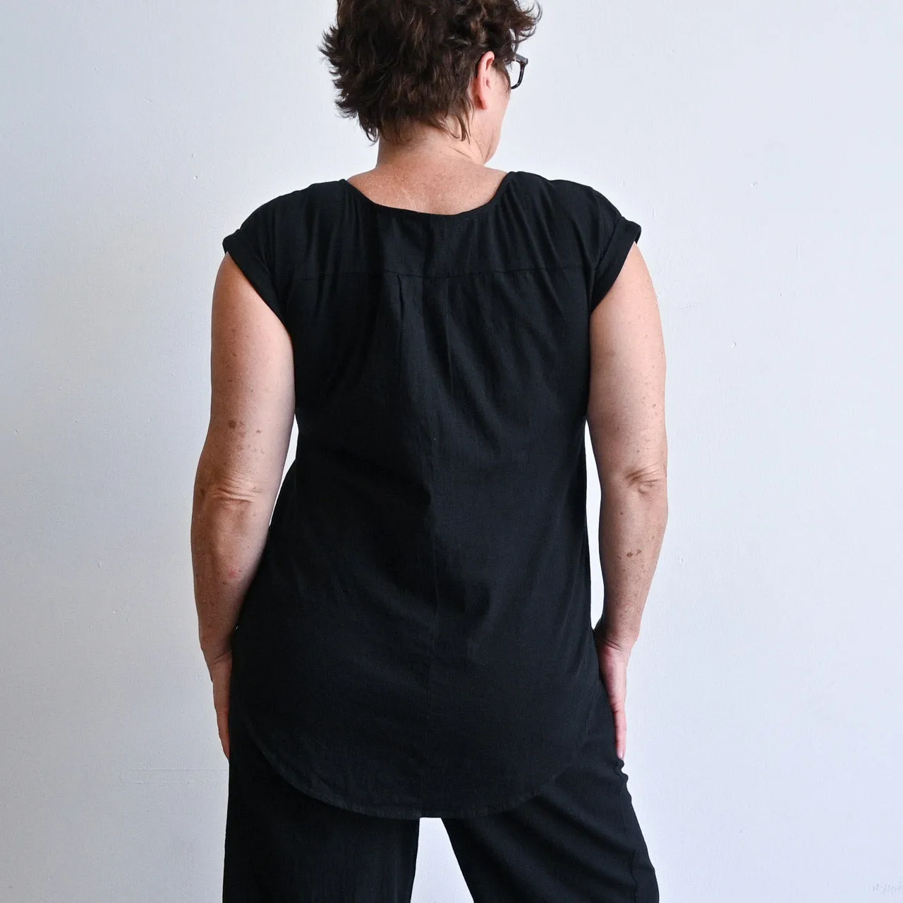 Nine To Five Top in Stretch Linen